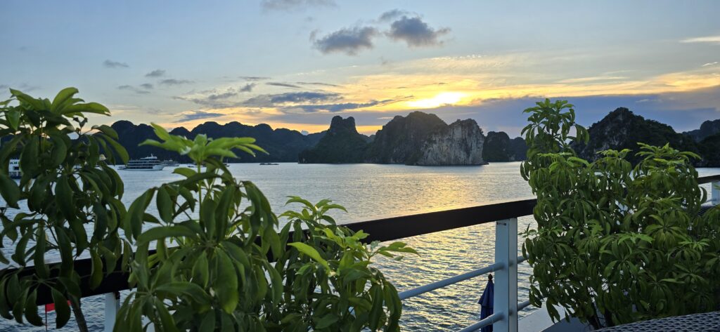 Halong Bay, tourist trap of echt de moeite waard om te zien??