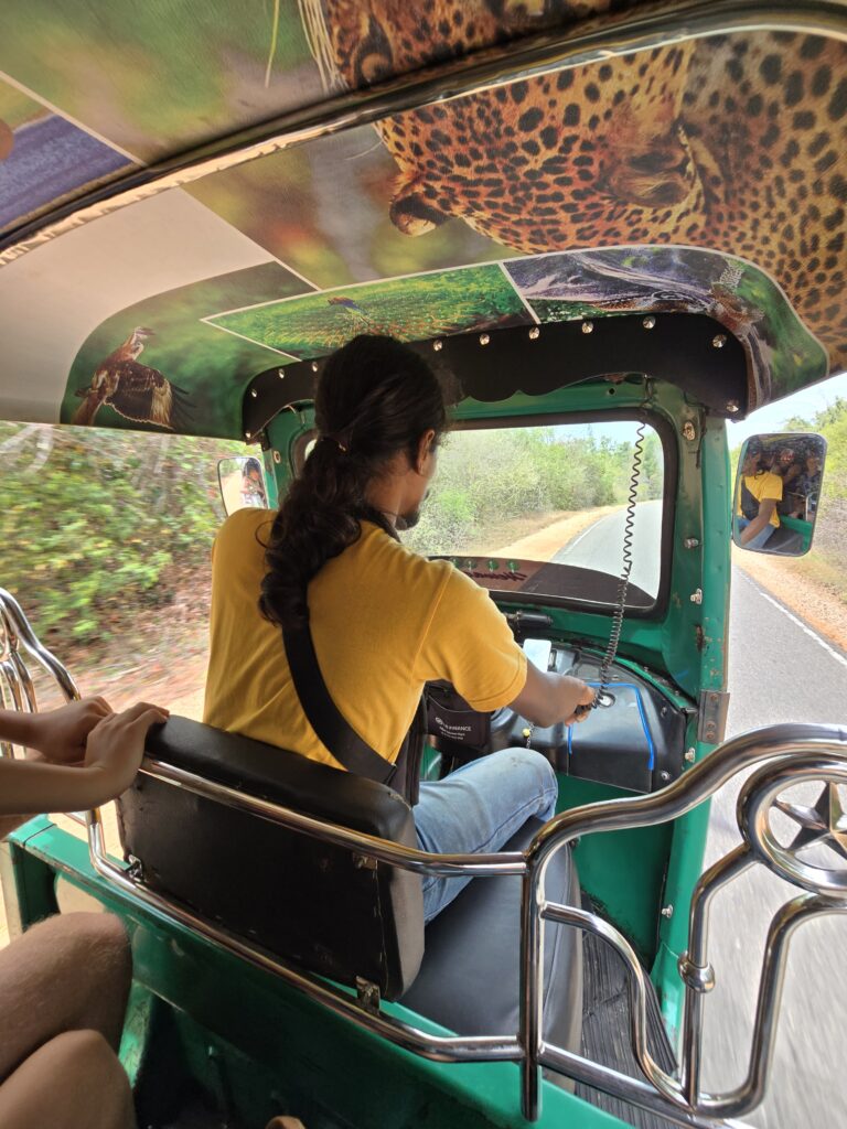Reizen met een tuktuk door Sri Lanka