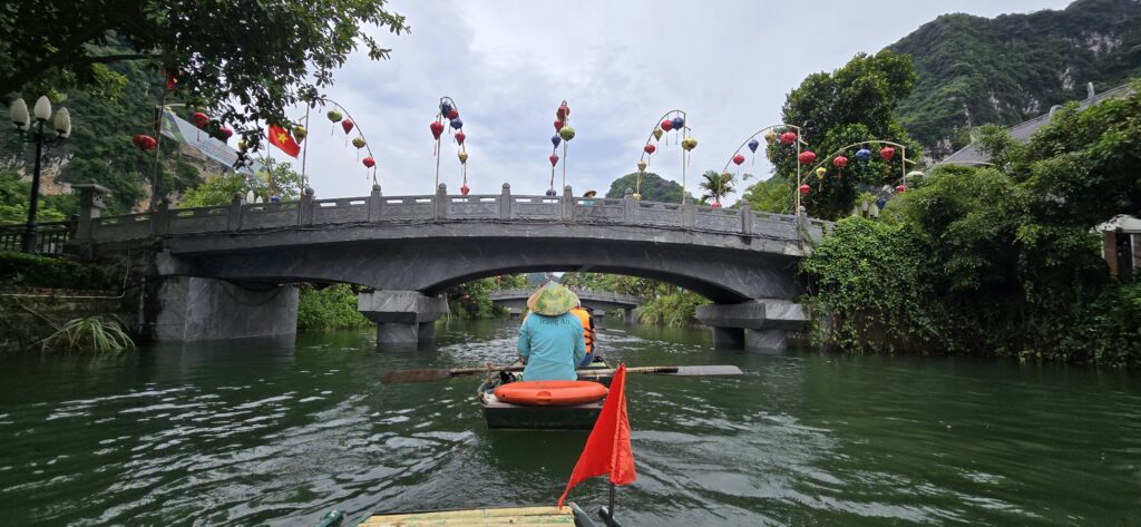 Vietnam nihn bin