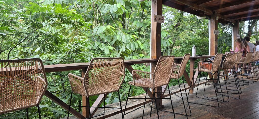 La Fortuna met kinderen: onze ervaring met regen, wildlife en warme baden